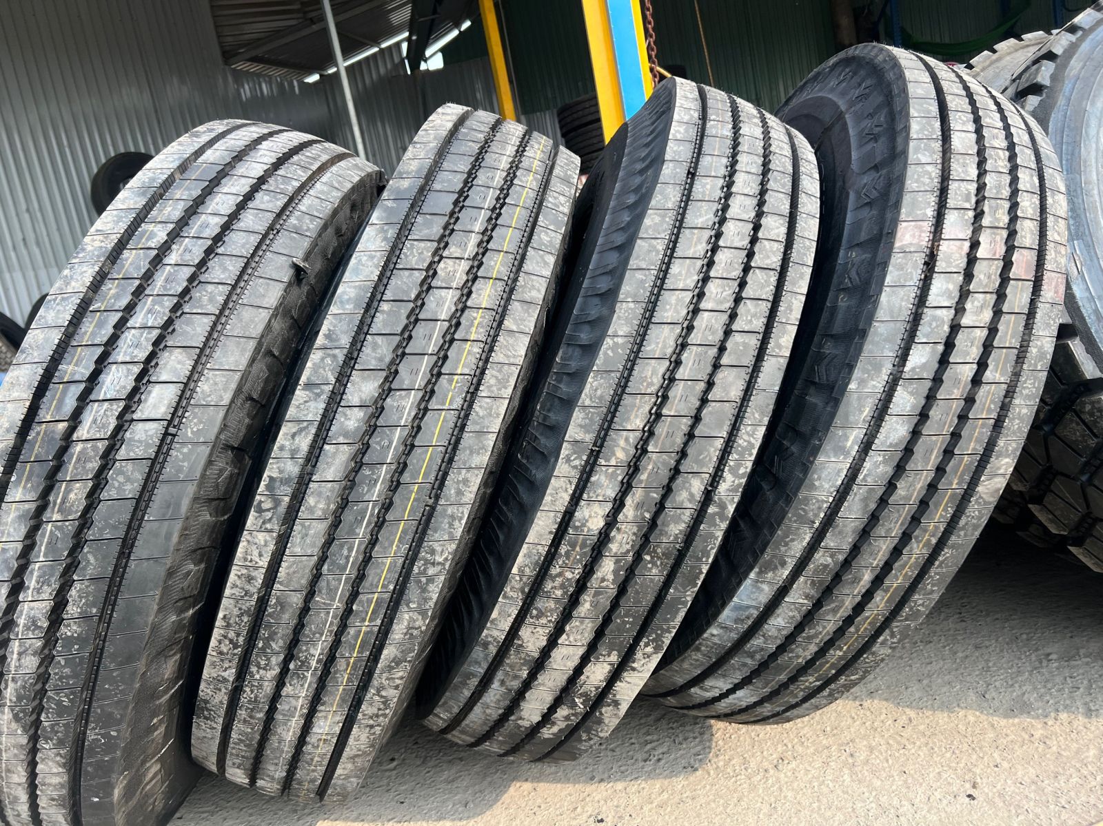 MUA LỐP XE TẢI - XE BEN - CONTAINER - LỐP CŨ Ở ĐÂU GIÁ RẺ NHẤT